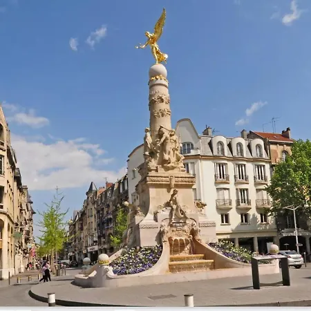 Appartement spacieux avec vue Cathédrale Reims Extérieur photo