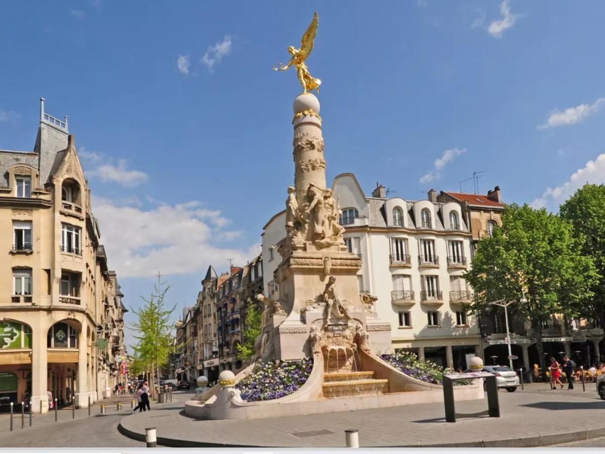 Spacieux Avec Vue Cathédrale Appartement Reims